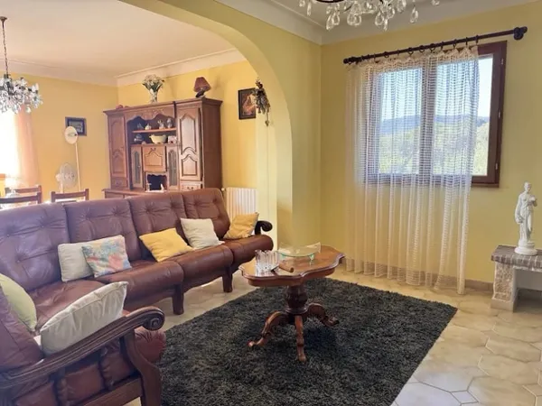 Villa 7 pièces 233 m²