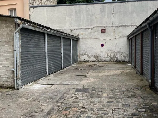 Box de stockage sécurisé 15m² — fond de cour, Paris 19e (Flandre)