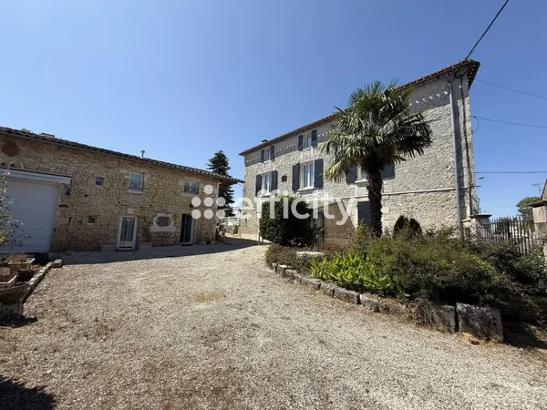 Maison 13 pièces 325 m²