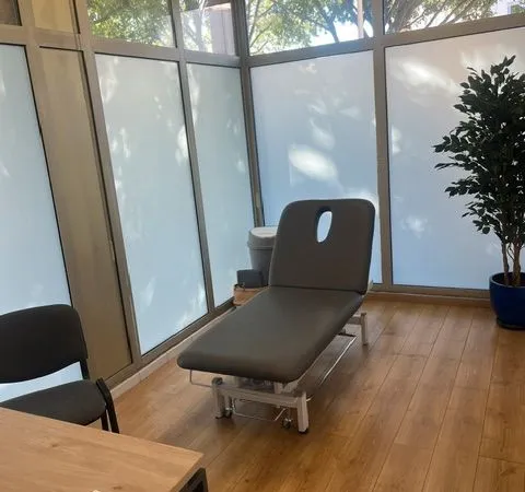 Salle de consultation 11 m² équipée à louer 600eu CC - Cabinet paramédical - Lyon 7 / Parc Blandan