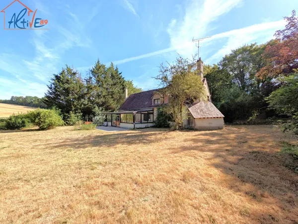 CHARNY Maison ancienne de 100 m2 environ.