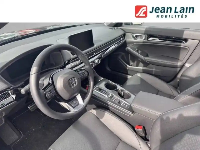 Honda Civic "e":hev 2.0 i-mmd — photo 11