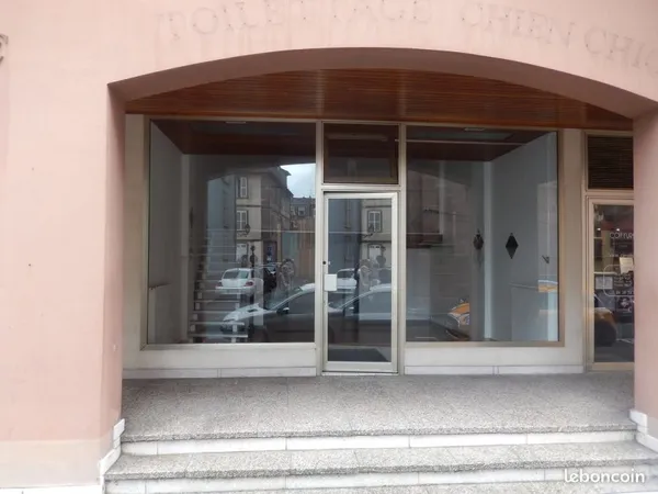 Local commercial belfort vieille-ville libre