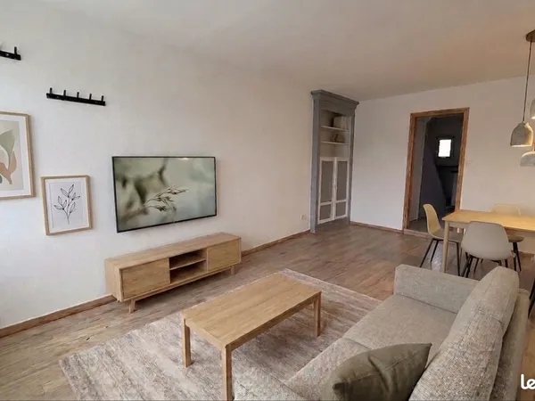 Maison meublée 3 chambres avec cour