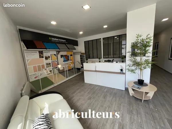 Local bureaux 575 m²