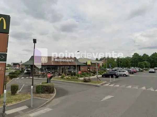 Local commercial 776 m²