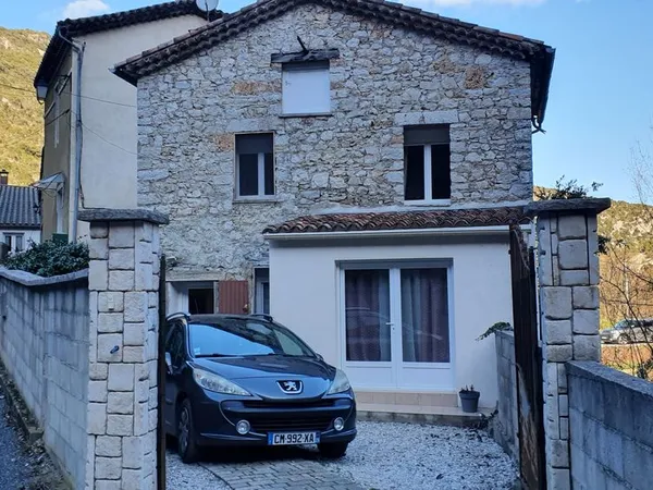 Maison de village de 65 m² avec place de parking terrasse et cave