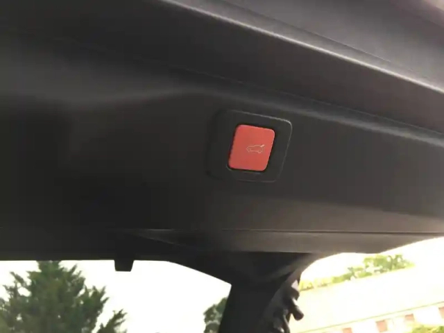 Peugeot 3008 plug-in hybrid 195 e-dcs7 — photo 11