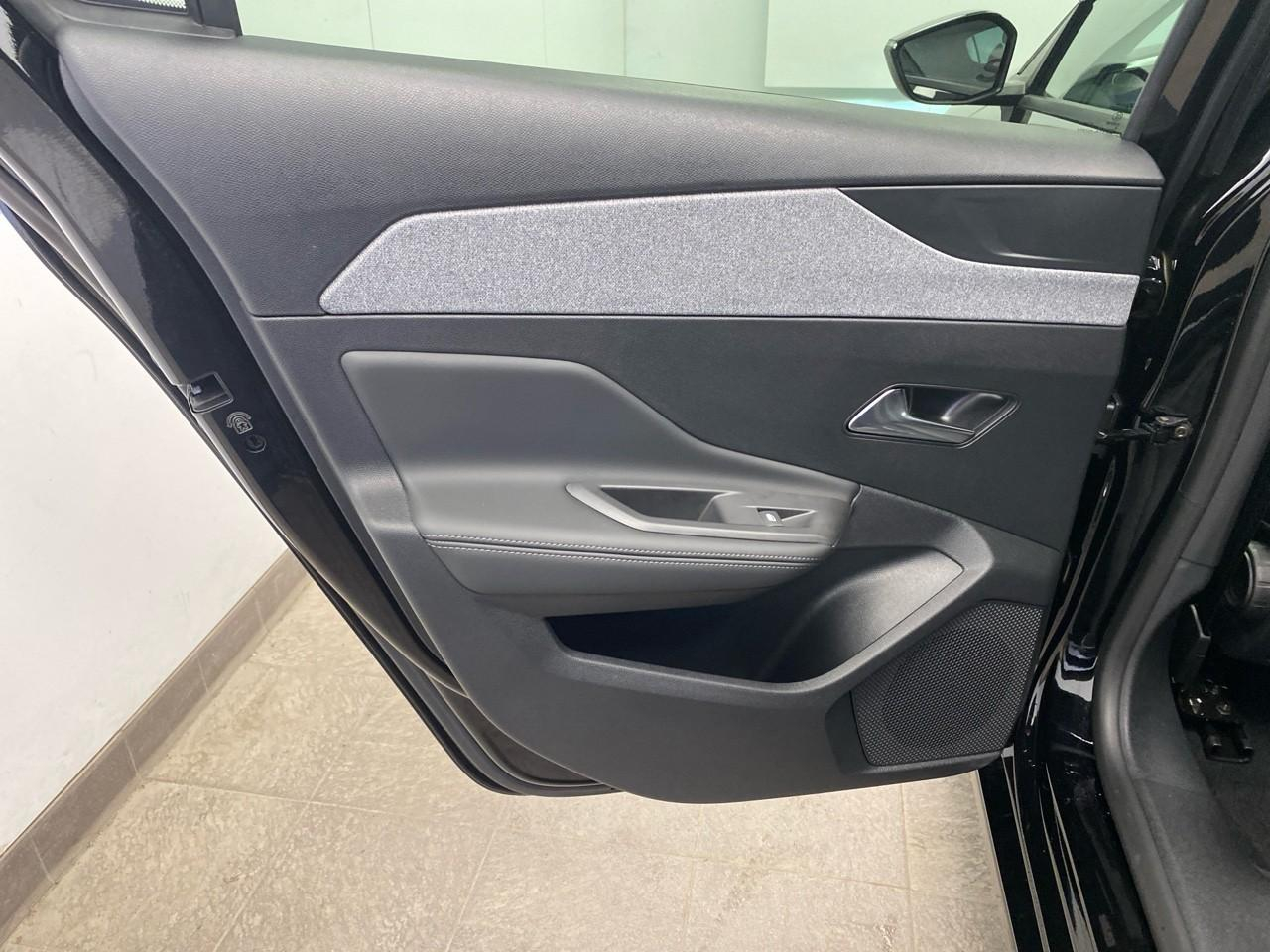 Peugeot 308 hybrid 136 e-dcs6 allure — photo 21