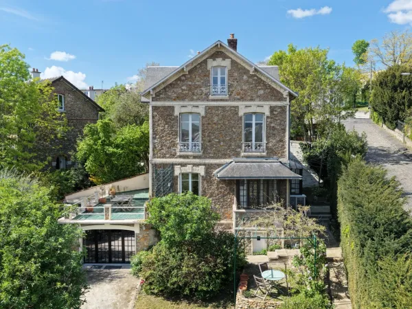 Maison 8 pièces 234 m²