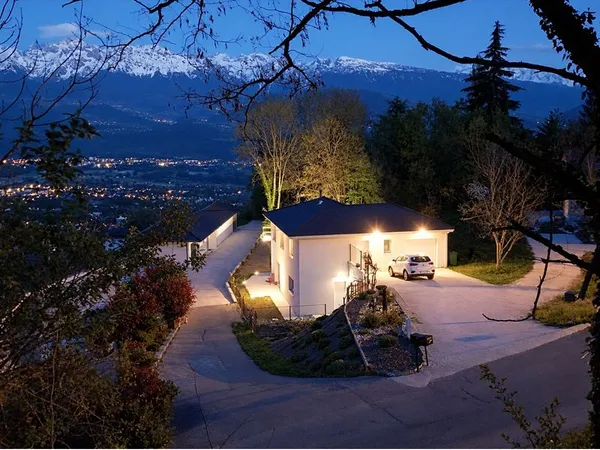 Maison contemporaine de 122 m² avec vue panoramique exceptionnelle sur Chartreuse, Mont-Blanc et Bel