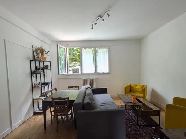 Loue chambre dans appartement en colocation