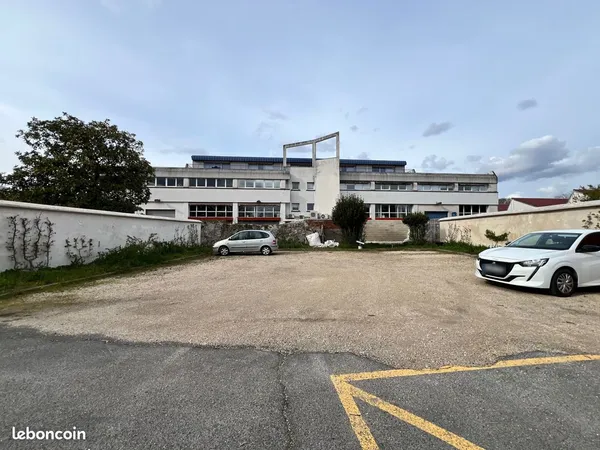 Places de parking en extérieur - signac murs-a-peches