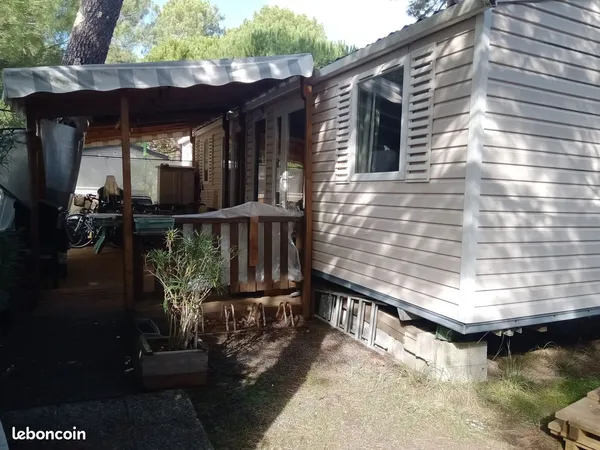 Vends Mobil Home 8 personnes 3 ch. 2 salles de bains et 2 WC à La Palmyre