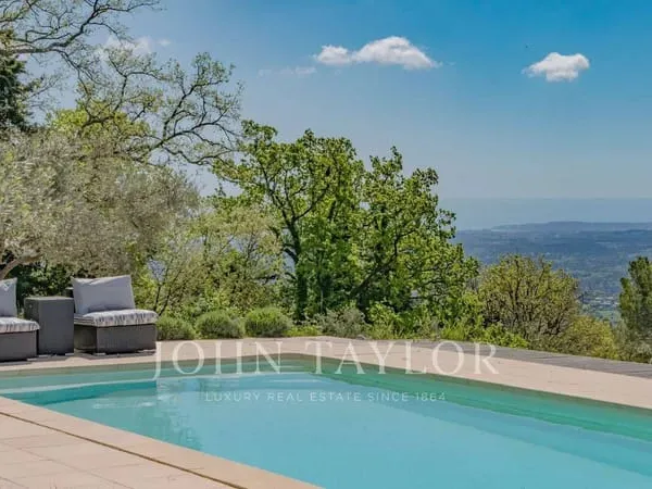 Maison 9 pièces 247 m²
