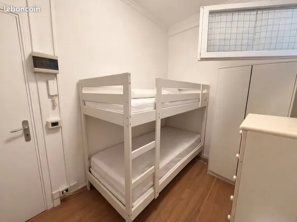 Comfortable chambre de bonne a Monaco