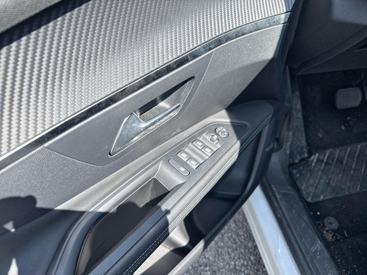 Peugeot 3008 hybrid 180 e-eat8 allure pack — photo 4