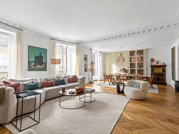 Paris VIIIe - Place Beauvau - Appartement rénové