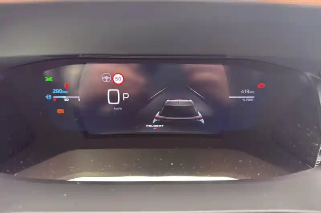 Peugeot 2008 hybrid 145 e-dcs6 — photo 41