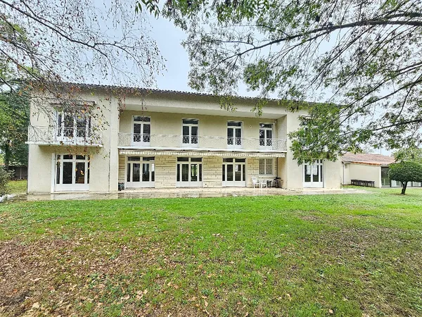 Maison 12 pièces 486 m²