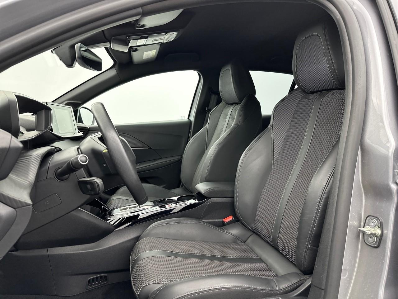Peugeot 208 electrique 50 kwh 136ch gt — photo 9