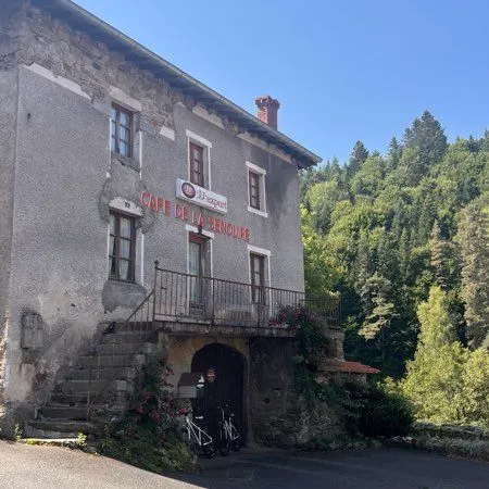 Ancien bar-restaurant avec licence IV - Fort potentiel pour projet commercial ou habitation - 400 m²