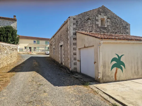 GRANDE MAISON FAMILIALE AVEC SES DEPENDANCES