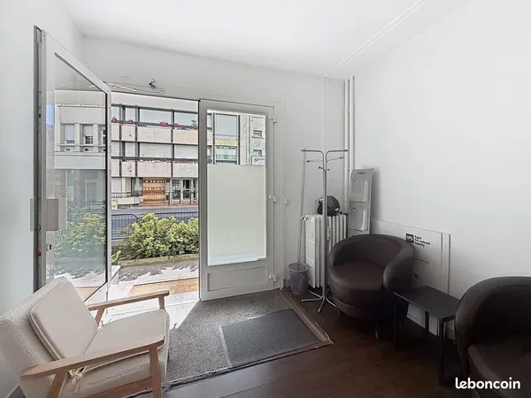 Local 133 m² Paris