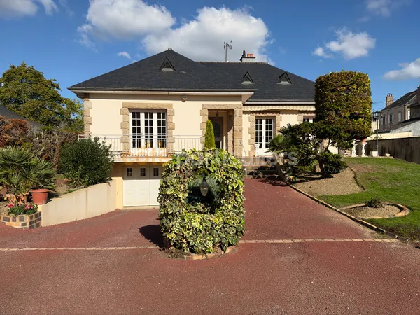 LAVAL - MAISON INDIVIDUELLE - 4 CHAMBRES - SOUS-SOL COMPLET - JARDIN