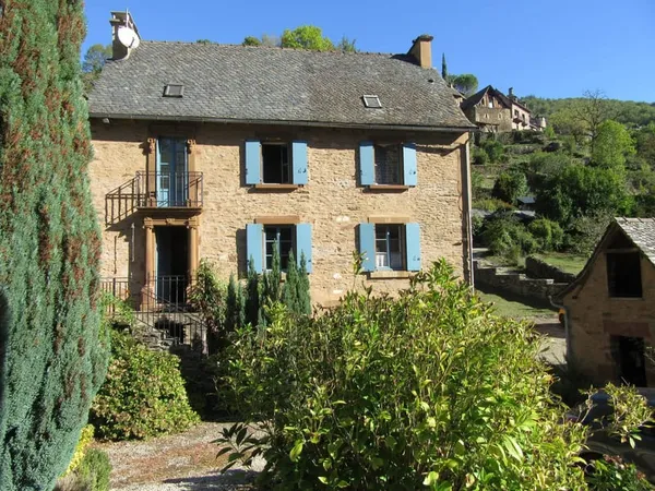 CONQUES - Magnifique demeure de caractère avec terrain au pied
