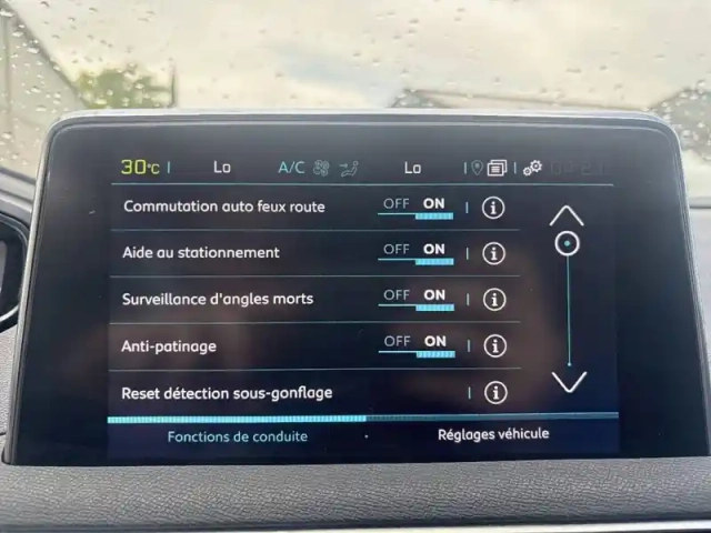 Peugeot 3008 hybrid 225 e-eat8 — photo 15