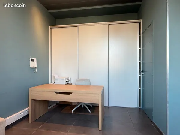 Bureau et espace de travail Location Hazebrouck  16m² 400€