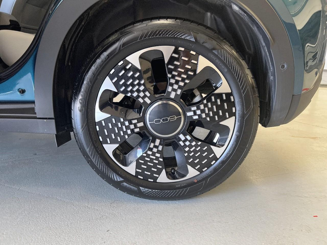 Fiat 600 t-gen 3 1.2 hybrid 110ch edct6 la prima — photo 11