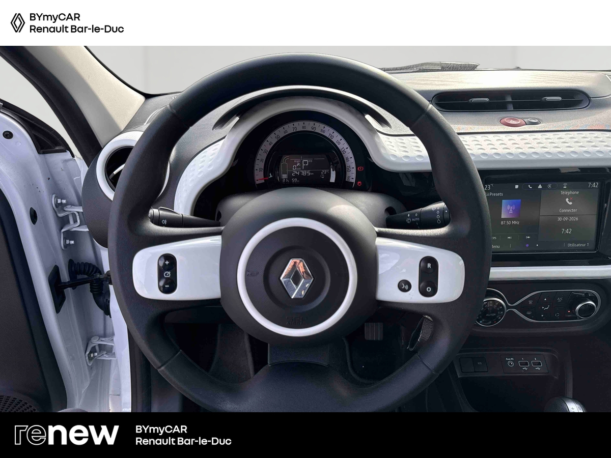 Renault Twingo III E-Tech — photo 10