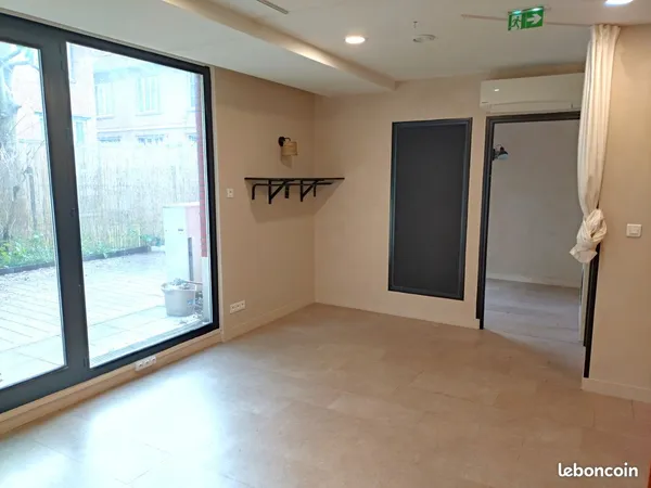 À louer - Locaux professionnels 106 m² avec jardin et terrasse - Pantin - Métro L5