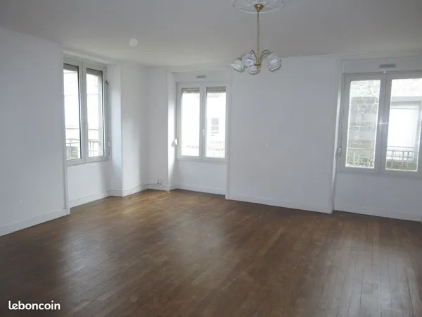 Grand Appartement 2 pièces de 61m2 avec cuisine équipée aménagée - situé en hyper Centre-ville - DPE