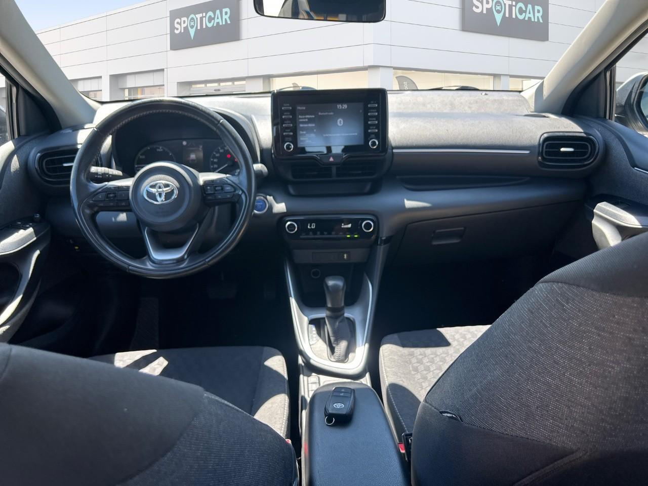 Toyota Yaris 116h iconic 5p — photo 8
