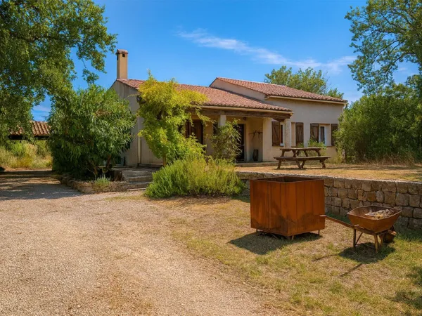 Maison 102 m² sans vis-à-vis sur 1 380 m² de terrain plat