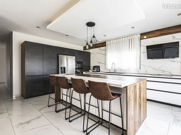 Maison 7 pièces 199 m²