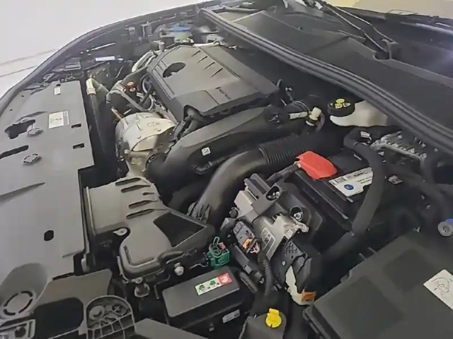 Peugeot 308 phev 180 e-eat8 — photo 27