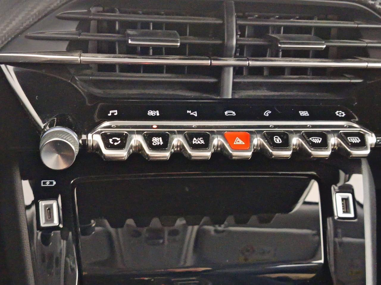 Peugeot 2008 puretech 130 s&s eat8 allure pack — photo 28