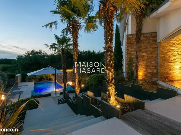 Villa 7 pièces 237 m²