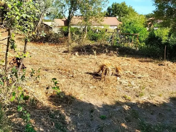 Terrain 695 m²