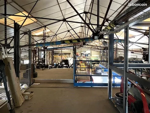 Local d'activité 1 300 m²
