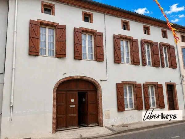 Maison T5 avec jardin, garage et vaste potentiel d'aménagement