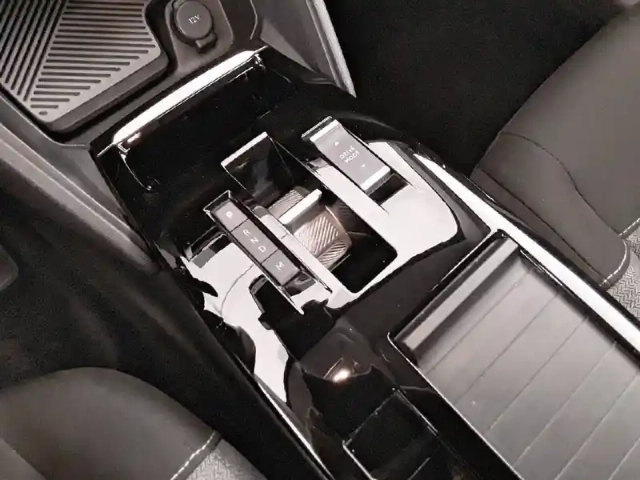 Citroën C4 puretech 130 s&amp;s eat8 — photo 14