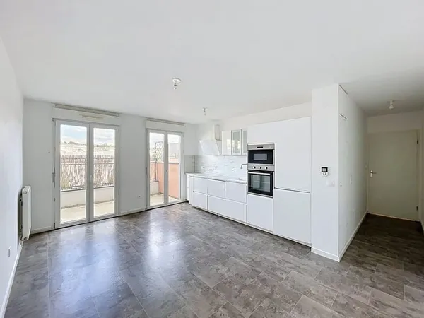 À LOUER - APPARTEMENT F3 AVEC 2 TERRASSES ET PARKING PRIVATIF - CORBEIL-ESSONNES