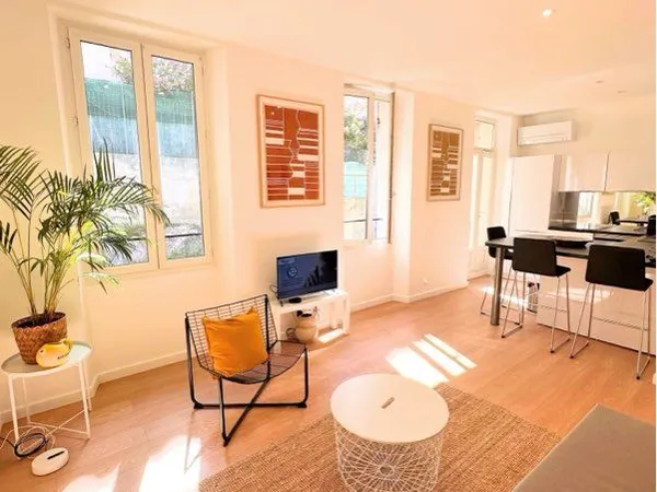MARSEILLE 6e - VAUBAN - T2 MEUBLÉ RÉNOVÉ - 47 m² - 1 200 CC