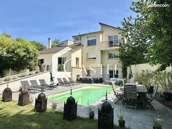 Maison 9 pièces 300 m²