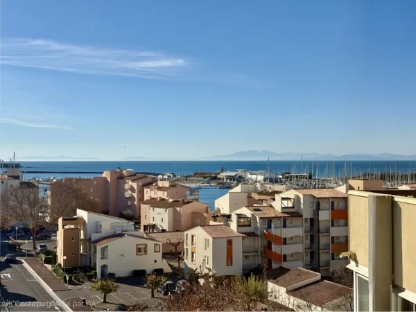 Appartement 3 pièces avec double garage et vue sur la mer